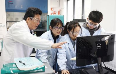 二十余年“追光人” 深耕變色材料科學，創新成果助力雙碳目標